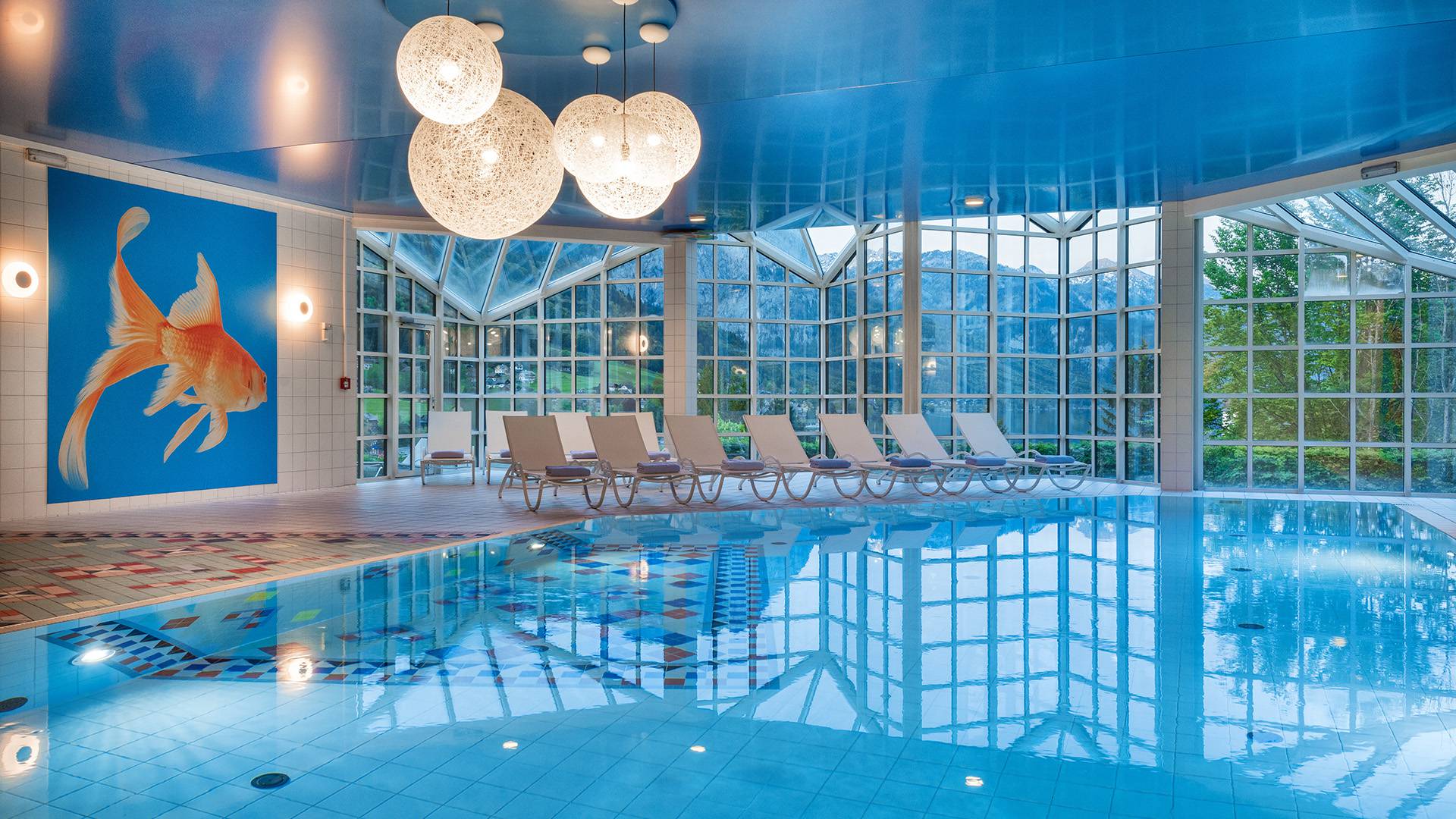 SCHWIMMBAD MIT PANORAMA